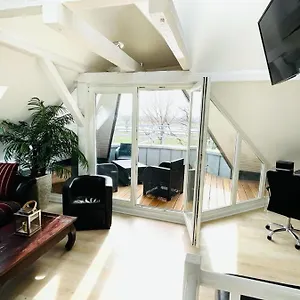 Luxury Rooftop Loft With River View 10min To City , Düsseldorf Deutschland